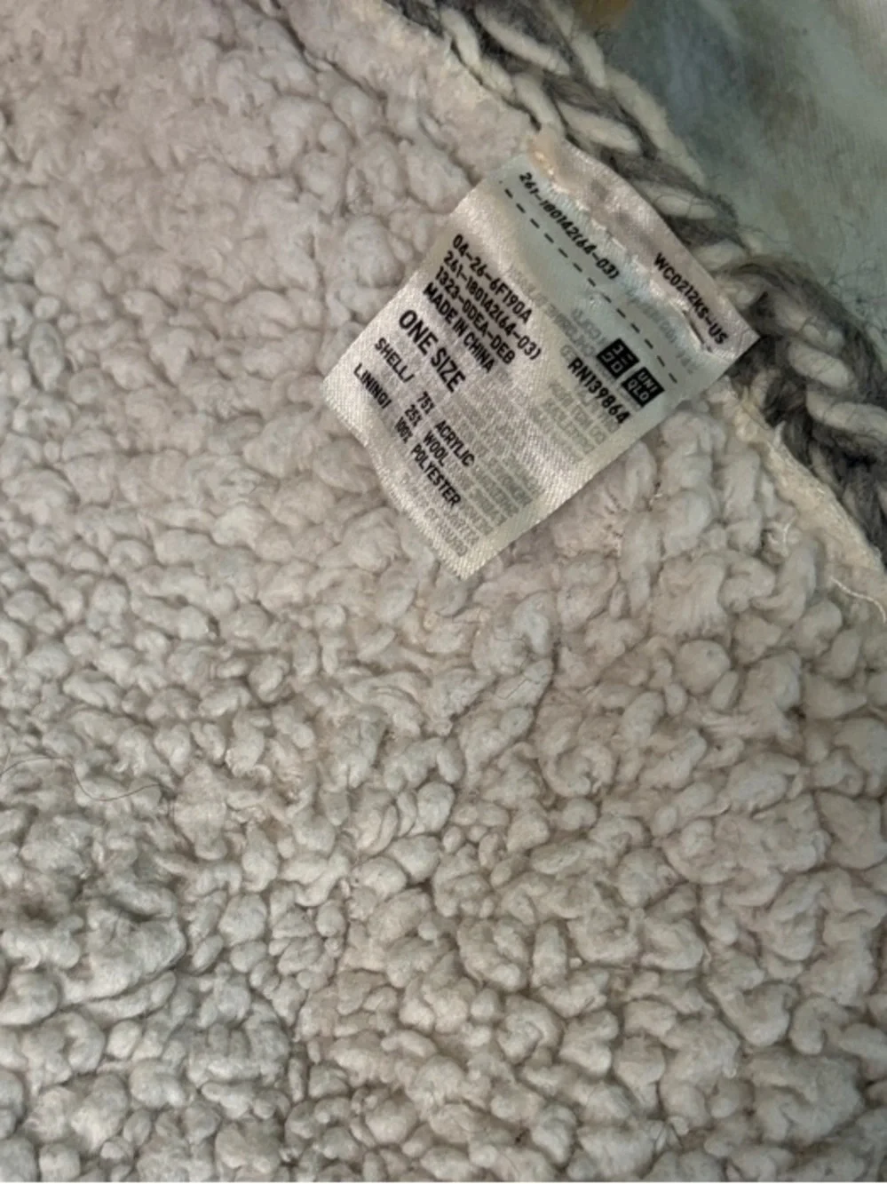 Cable Knit Infinity Scarf in Heather Gray Uniqlo